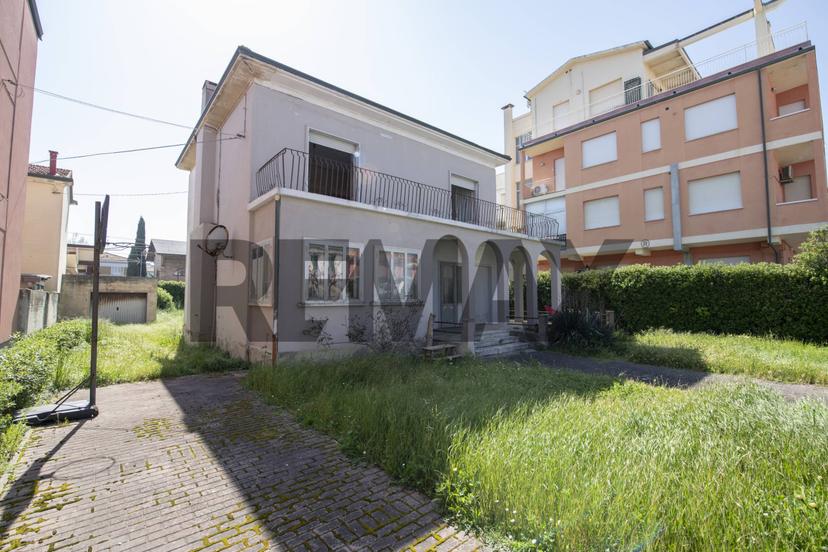 Casa indipendente in Viale Giosuè Carducci 128, Mondolfo — foto 5 di 5
