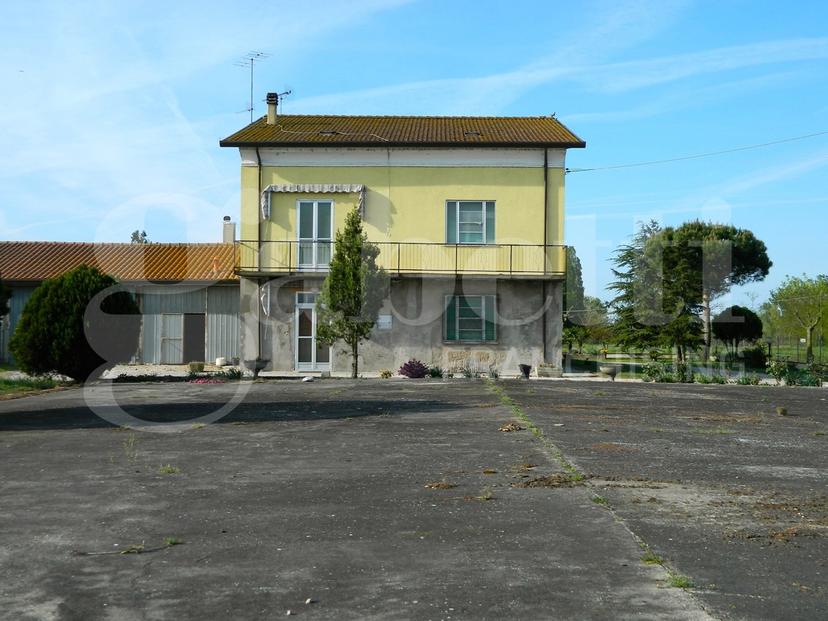 Villa bifamiliare in Via Lovara  37, Codigoro