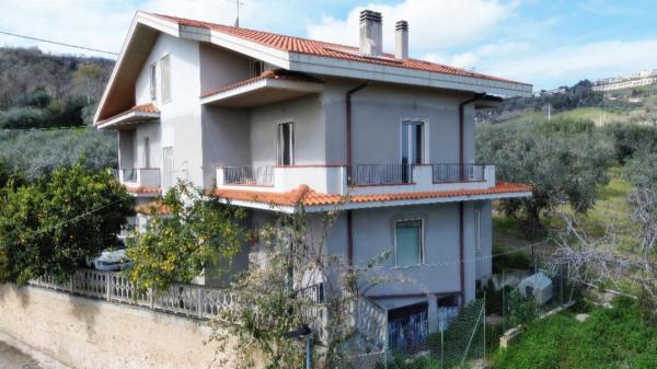 Villa plurifamiliare in Contrada Stagliano 14, Silvi