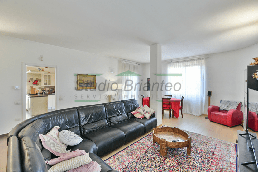Villa bifamiliare in Via Vignareto, Besana in Brianza — foto 2 di 5