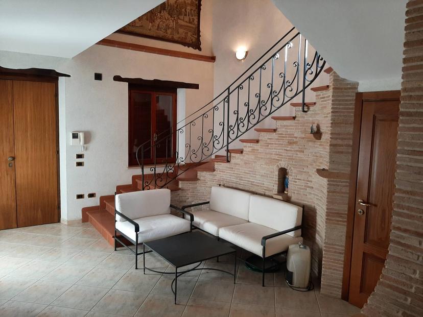 Casa indipendente in Carignano, Fano
