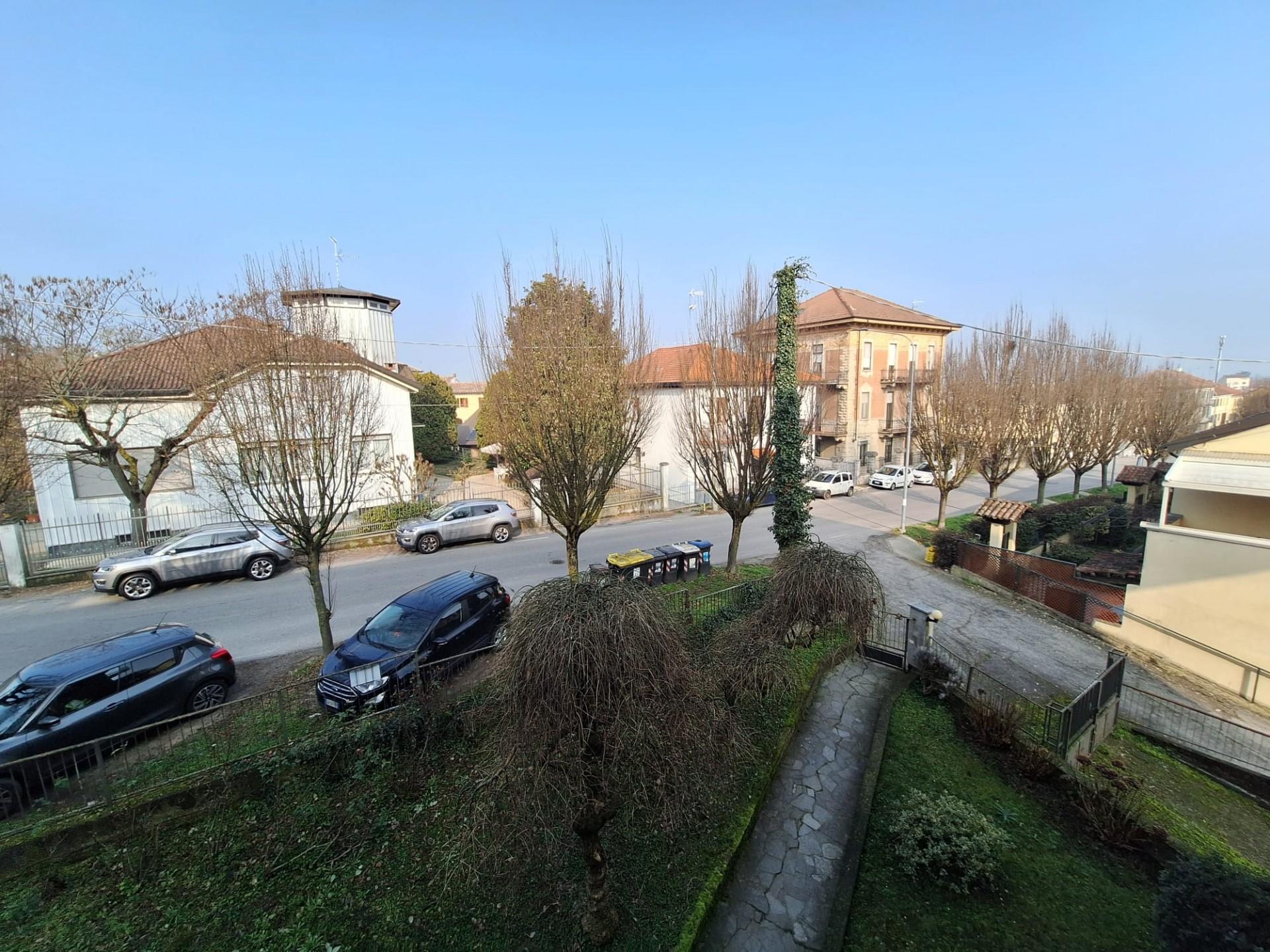 Trilocale in Salita Sant'Anna 102, Casale Monferrato