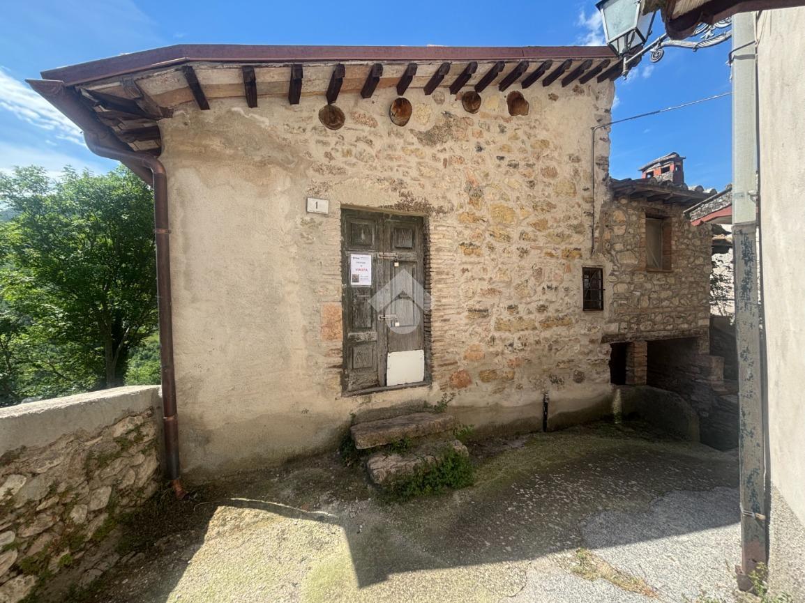 Casa indipendente in Via del Castagneto 1, Terni