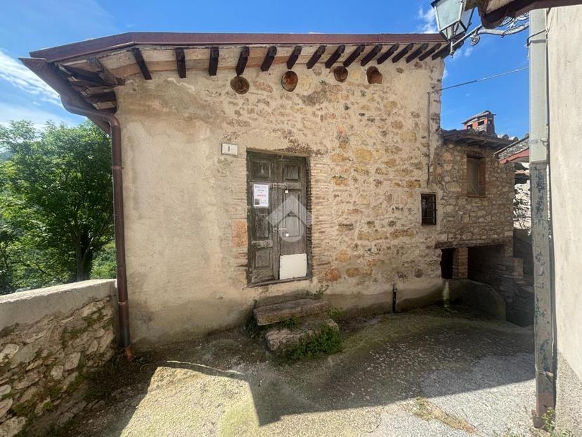 Casa indipendente in Via del Castagneto 1, Terni