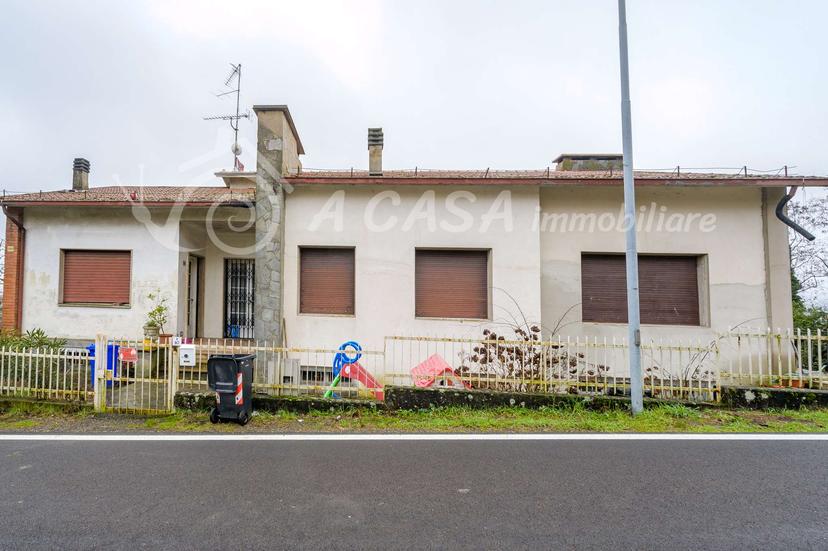 Villa unifamiliare in Strada Provinciale di Mulazzano 62, Lesignano de' Bagni — foto 2 di 5