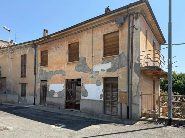 Terratetto plurifamiliare in Piazza del Mercato, Godiasco Salice Terme