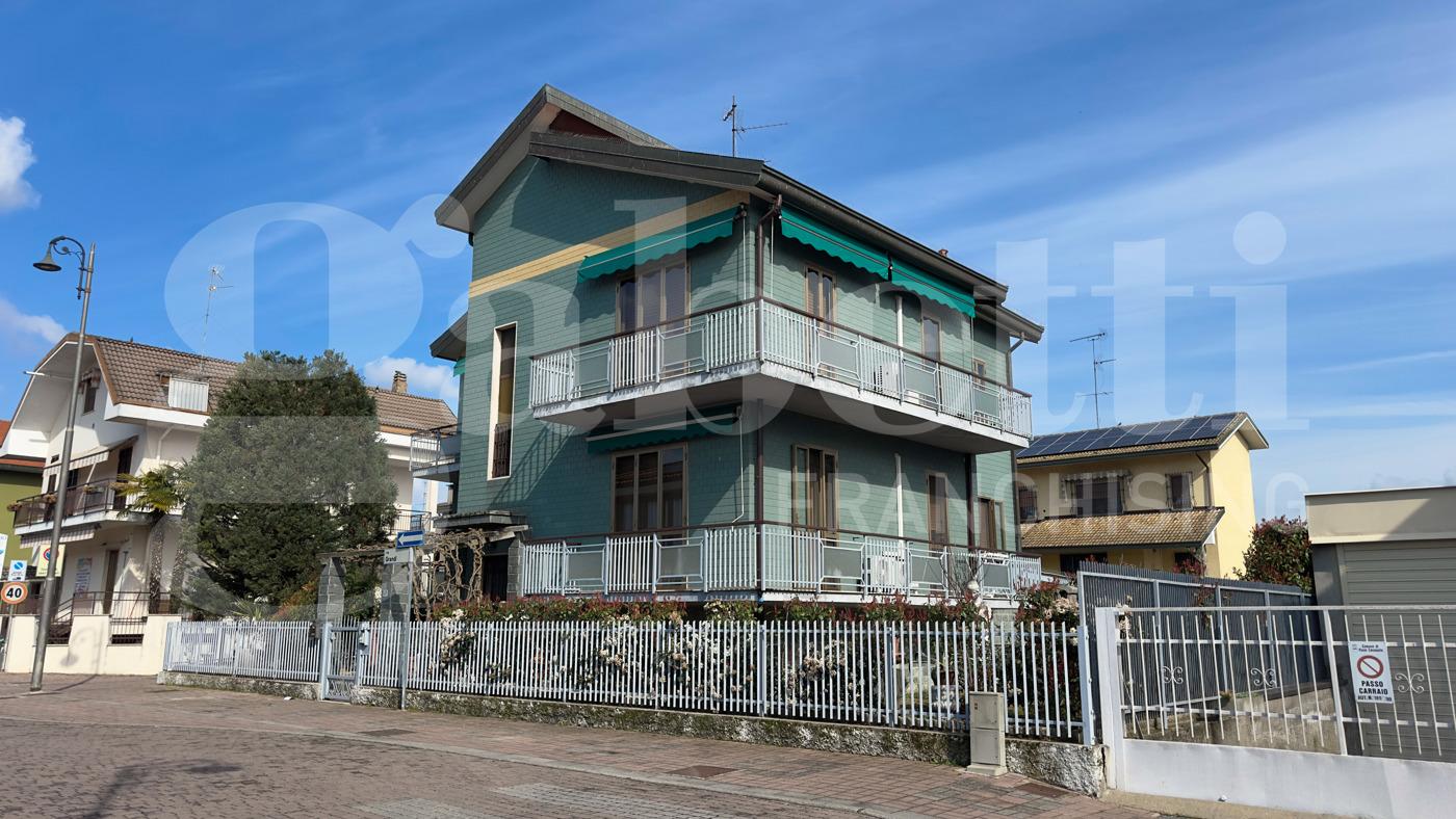 Villa bifamiliare in Via Achille Grandi 47, Pieve Emanuele