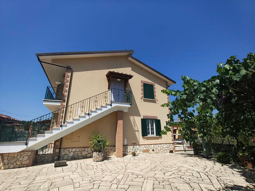 Casa indipendente in Vocabolo Pietre Bianche Snc, Orte — foto 2 di 5