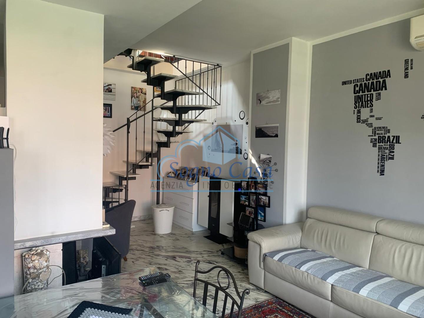 Villa bifamiliare, Ameglia