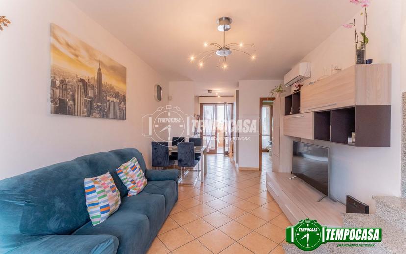 Trilocale in Via Cusago 49, Bareggio — foto 2 di 5