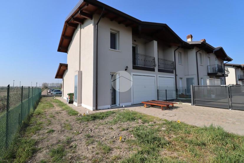 Villa a schiera in Via Eugenio Montale 25, Castelbelforte — foto 4 di 5
