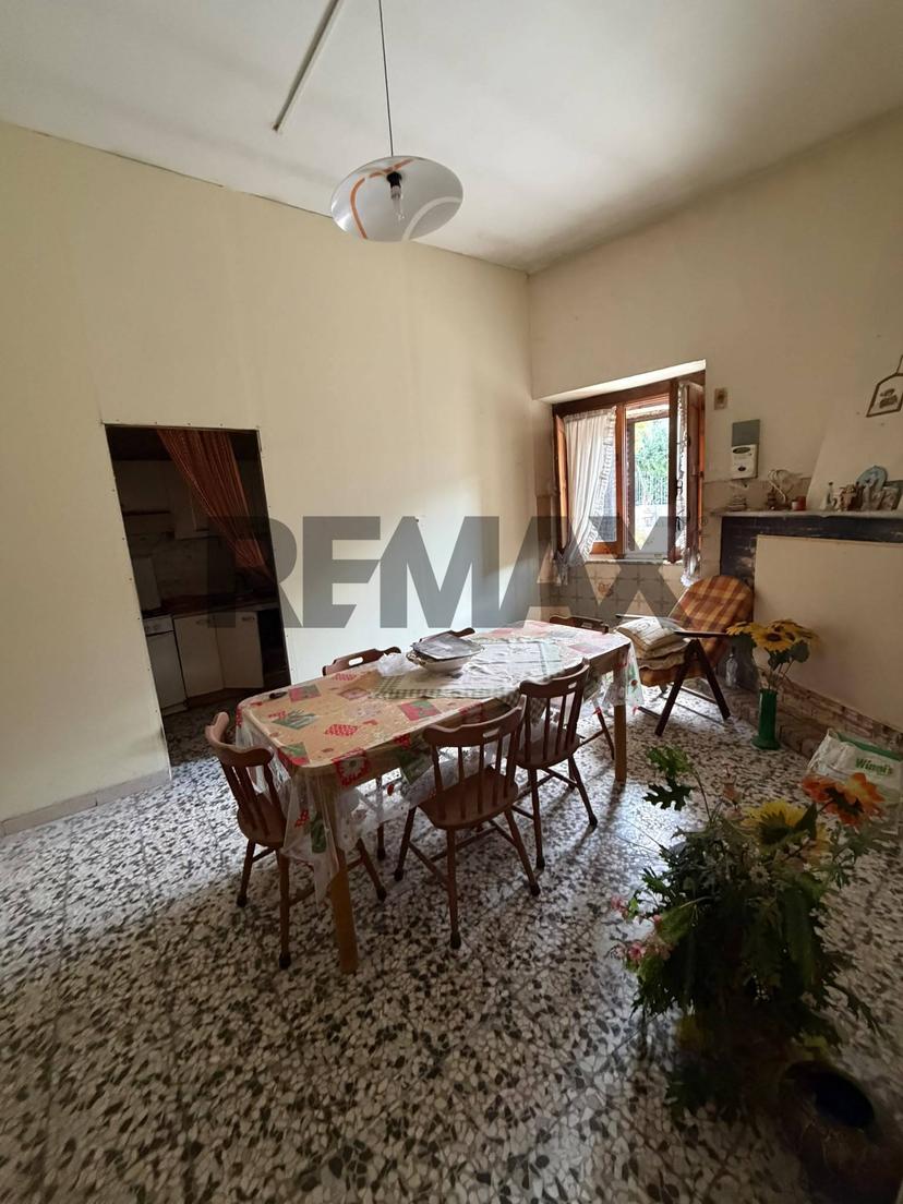 Casa indipendente in Via IV Novembre 70, Carinola — foto 3 di 5