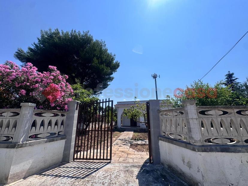 Villa in Viale dei Vasai  Snc, Pulsano