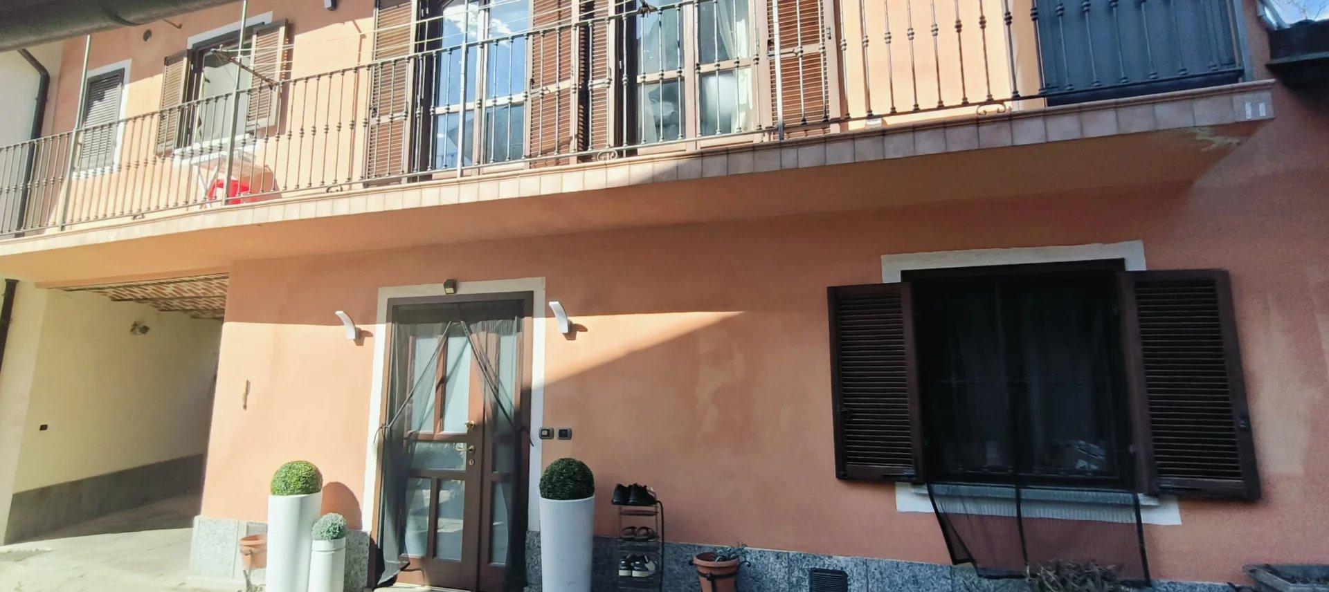Casa indipendente, Montà