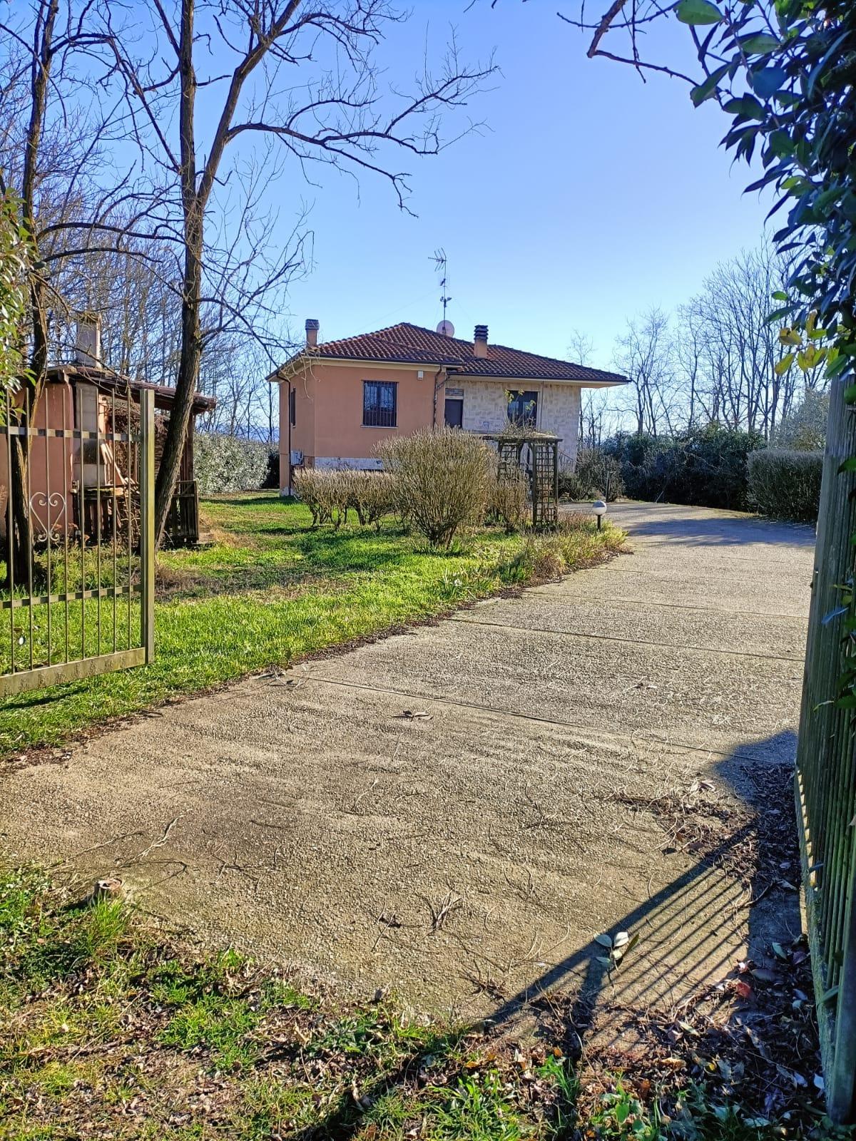 Casa indipendente in Via Frazione Mezzano 3, Sannazzaro de' Burgondi