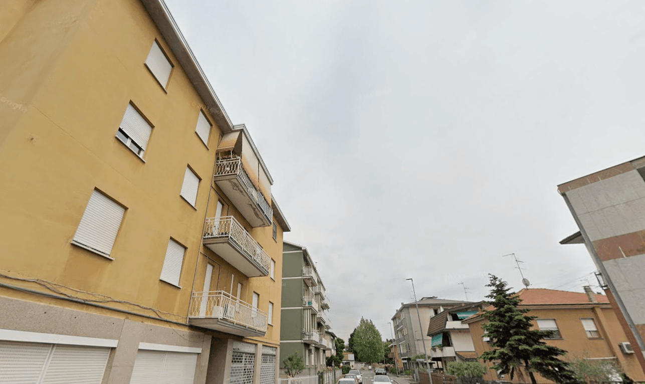 Stanza in appartamento in Via Ciro Menotti, Limbiate