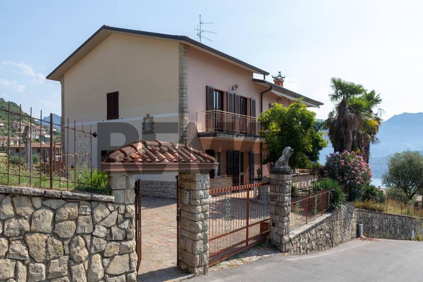Villa in Via San Rocco 32, Tavernola Bergamasca — foto 4 di 5