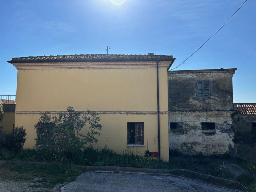 Porzione di casa in Contrada Castellano 21, Elice — foto 4 di 5