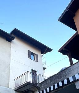 Casa indipendente in Piazza San Giovanni 22010, Cusino