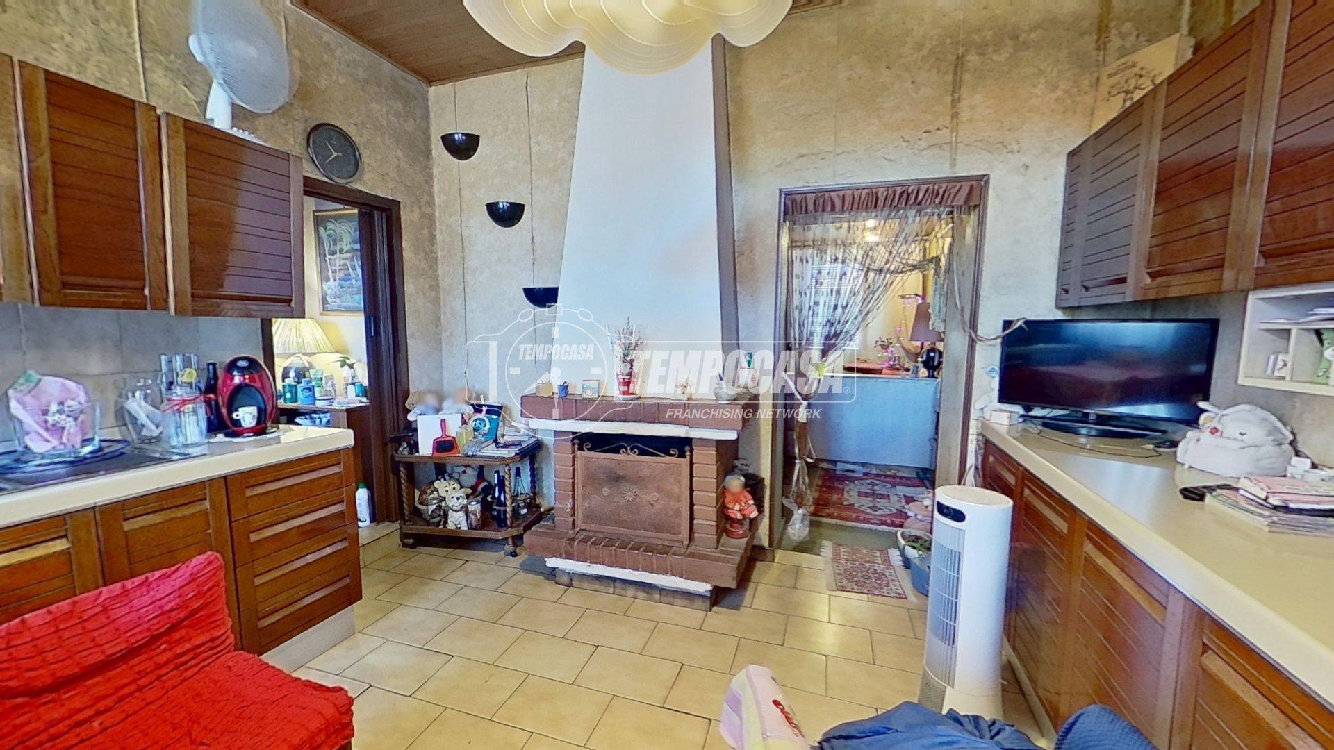 Trilocale in Via Increa, Brugherio
