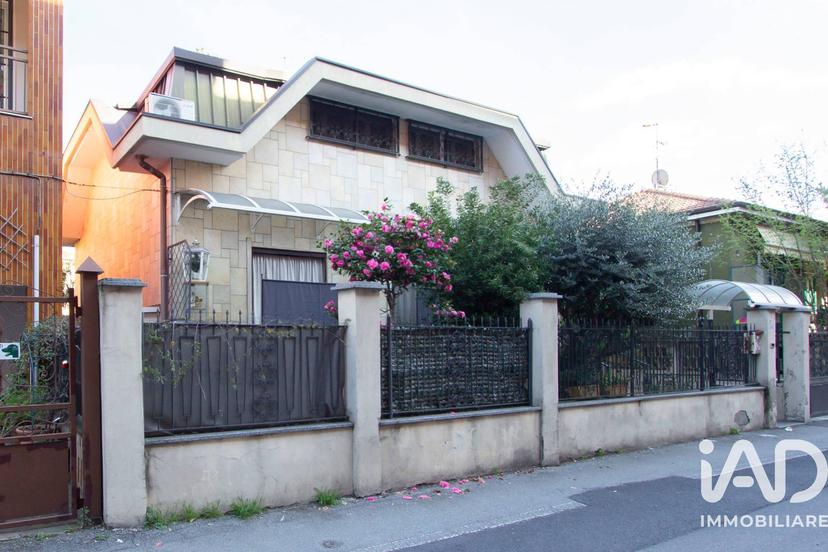 Villa in Via della Repubblica, Cinisello Balsamo — foto 2 di 5