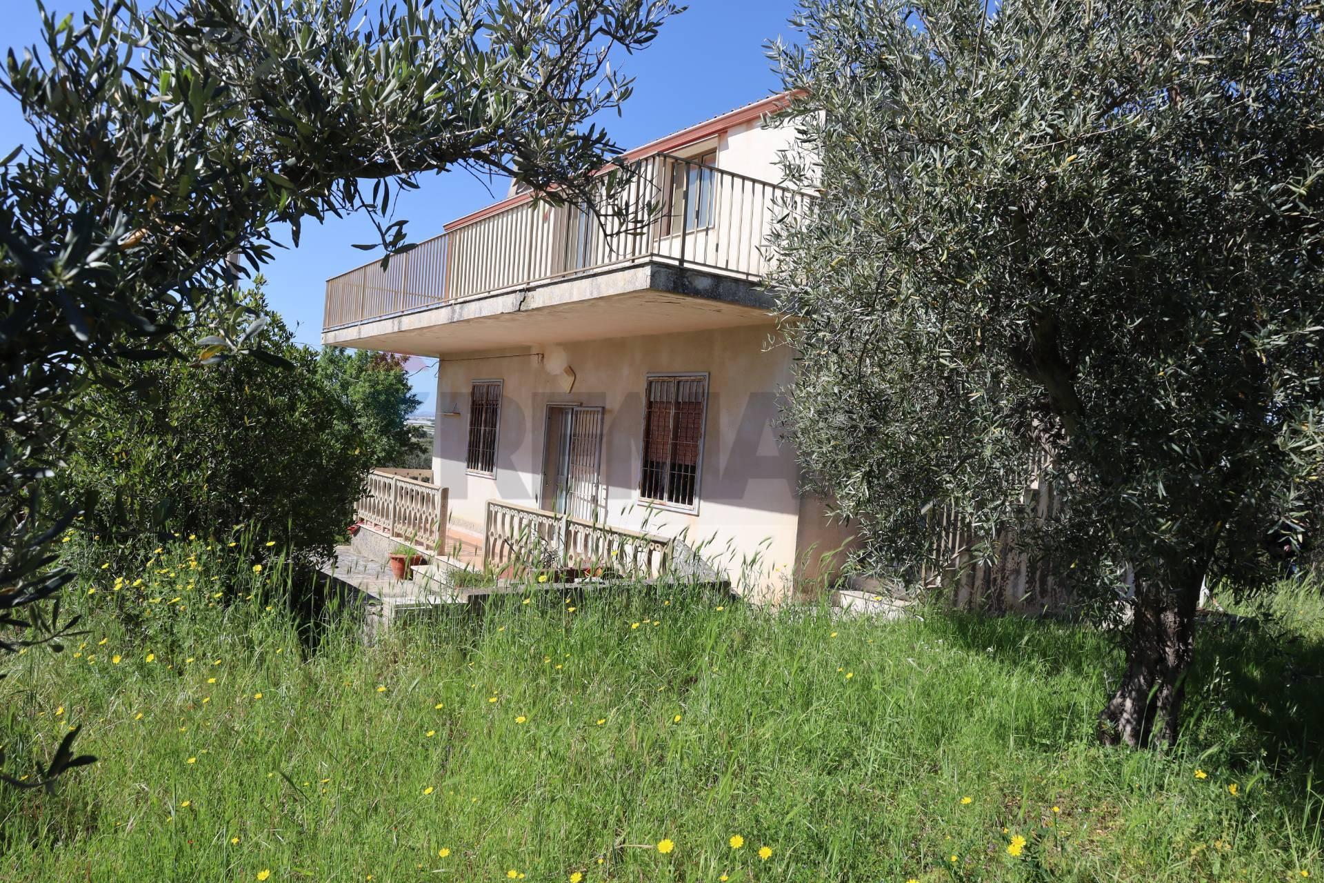 Villa in C.da Roccazzo Snc, Chiaramonte Gulfi