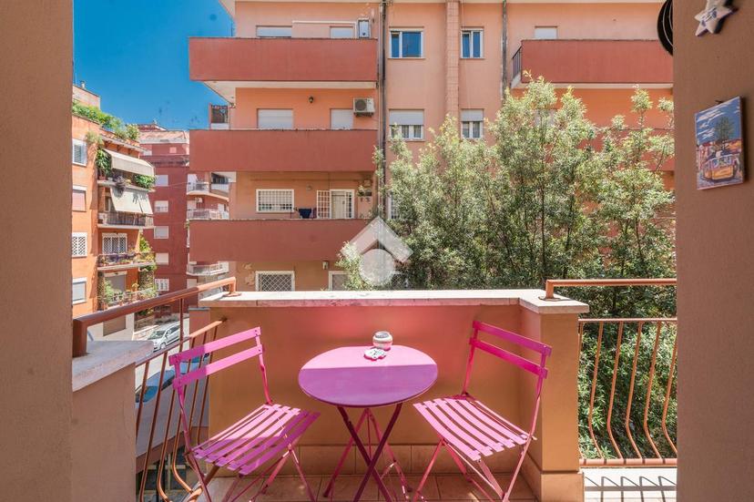 Bilocale in Via Vegezio 18, Roma