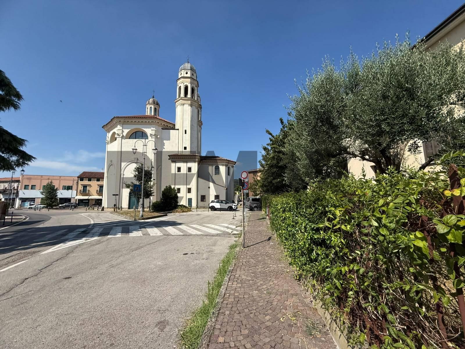 Quadrilocale, Este