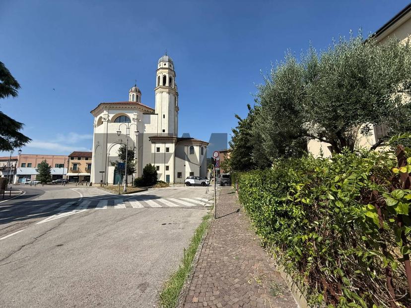 Quadrilocale, Este