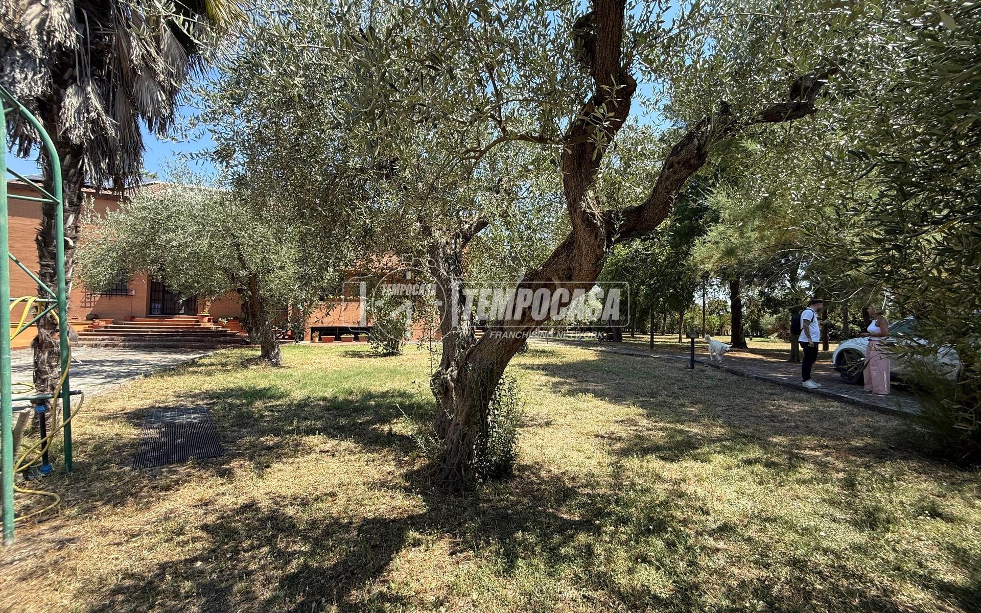 Villa a schiera in Via del Mare, Foggia
