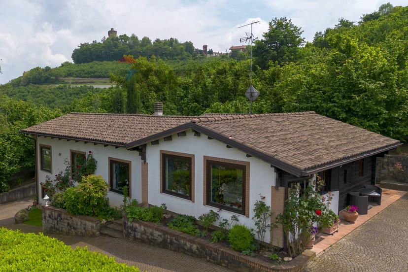 Villa in Via Rolfi 3, Santa Vittoria d'Alba — foto 3 di 5