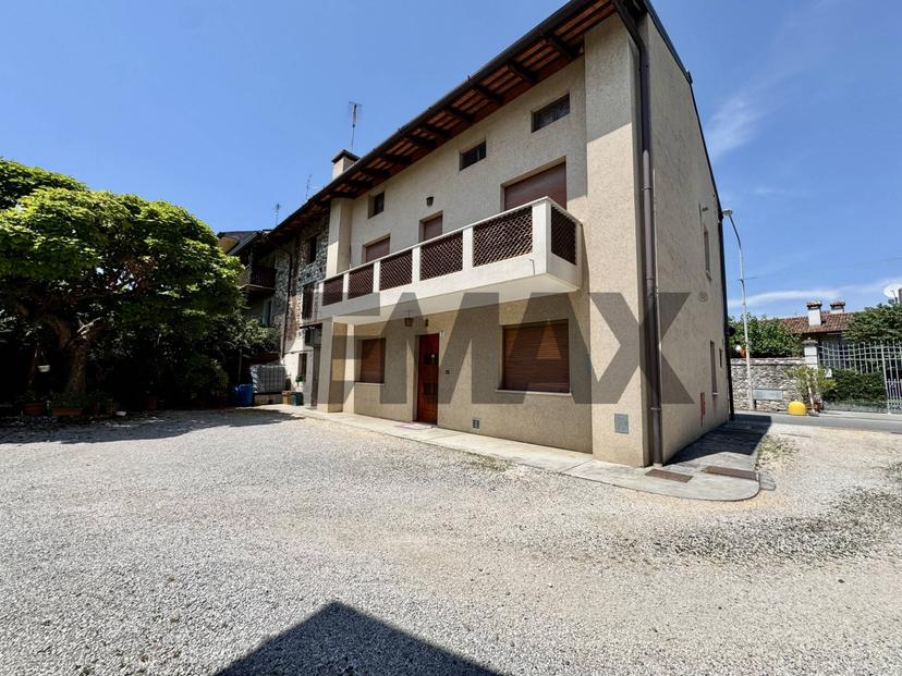 Casa indipendente, Pasian di Prato