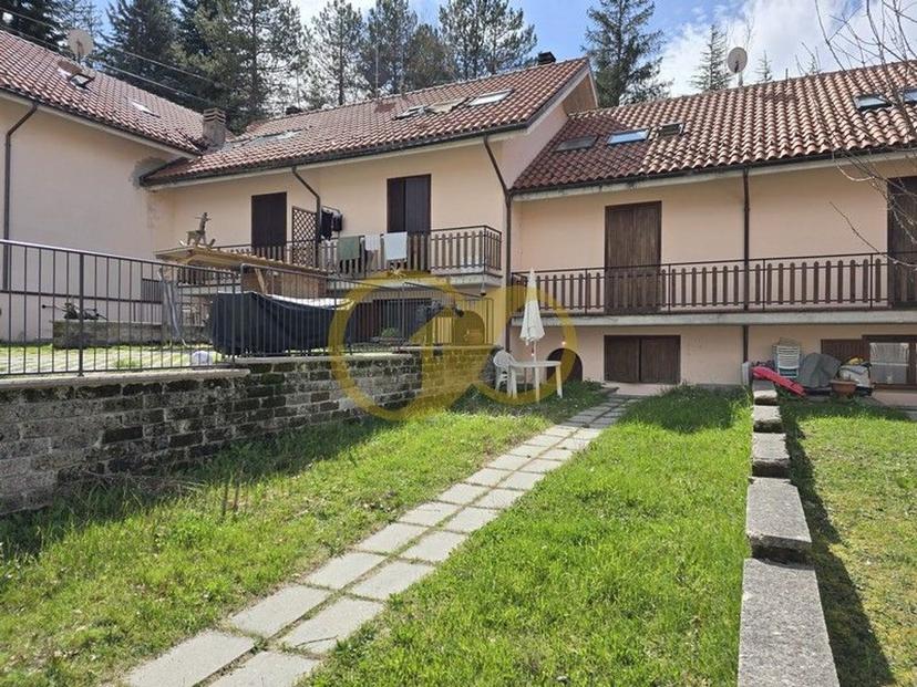 Villa a schiera in Madonna Sasso Bianco 15, Fiastra — foto 2 di 5
