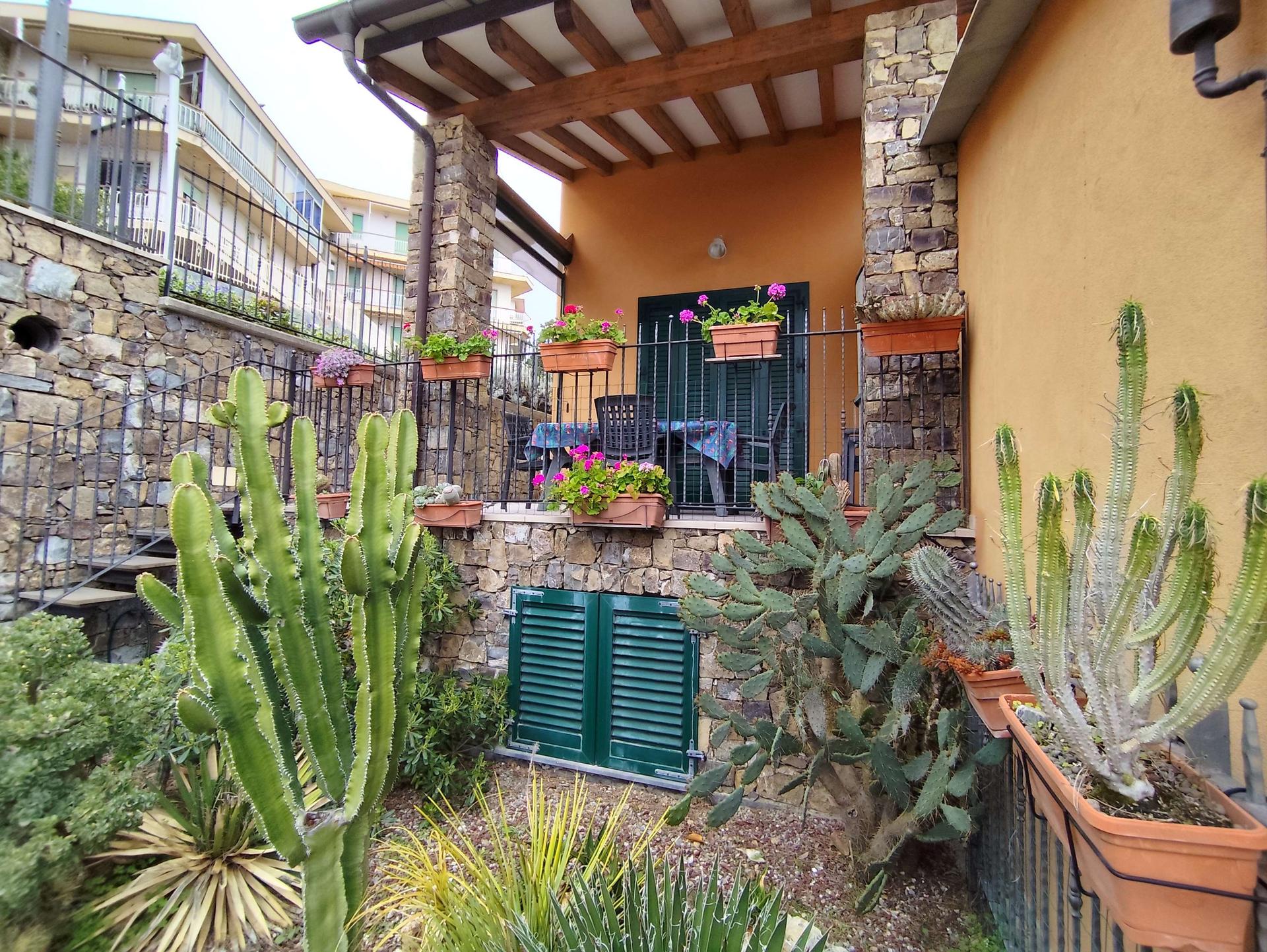 Villa a schiera in Via San Stevi  Superiore 40, Santo Stefano al Mare