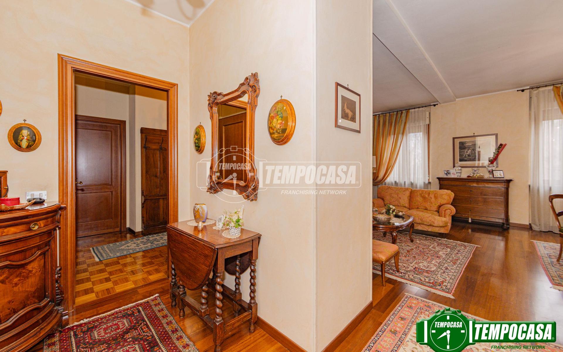 Casa indipendente in Via Lomellina, Voghera