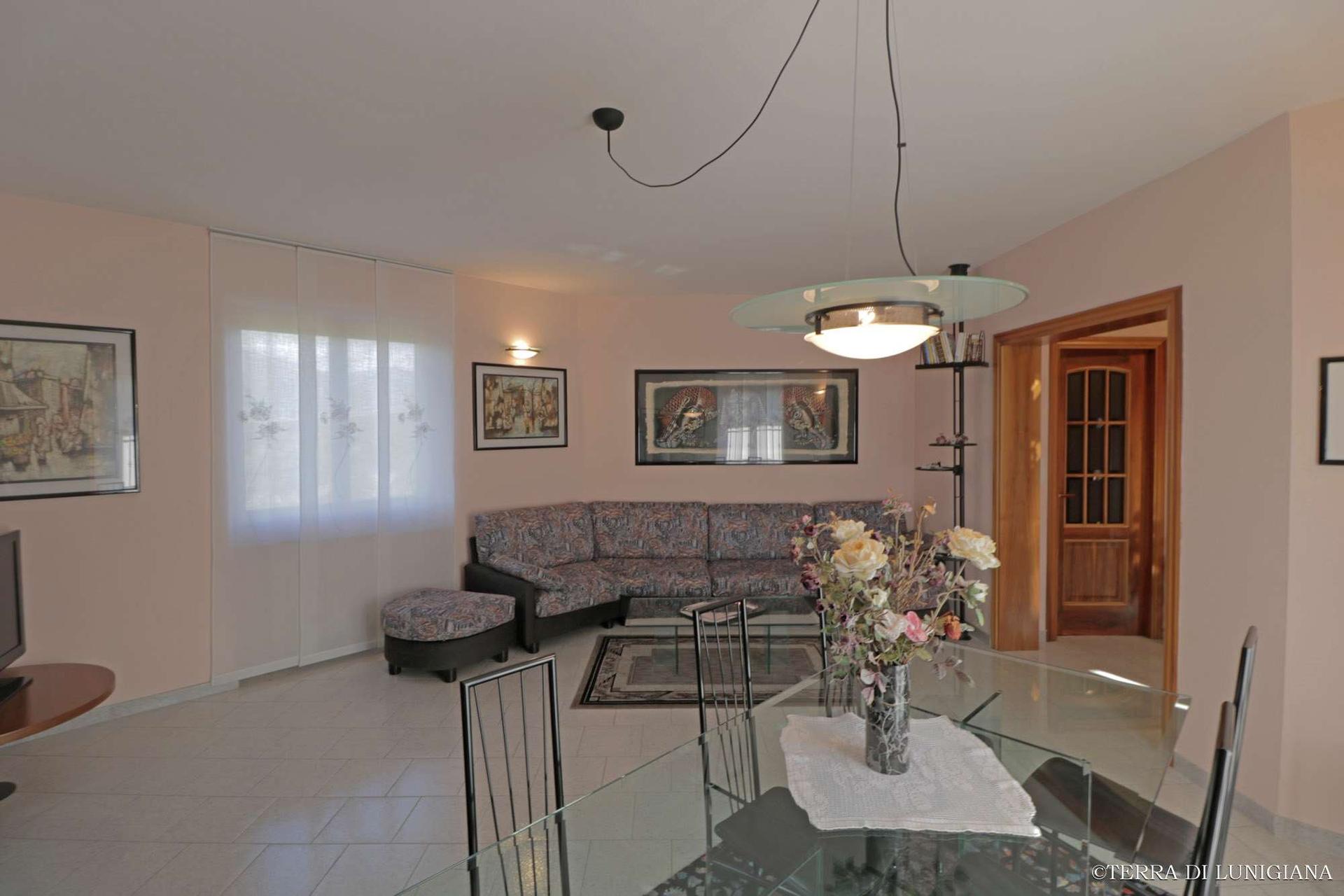 Villa a schiera in Mocrone, Villafranca in Lunigiana