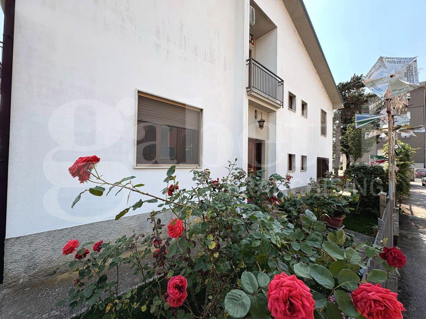 Casa indipendente in Via dei Ferrovieri Caduti 7, Cremona