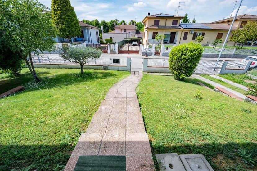 Villa in Via Bodini G. E M. 15, Castellucchio — foto 5 di 5