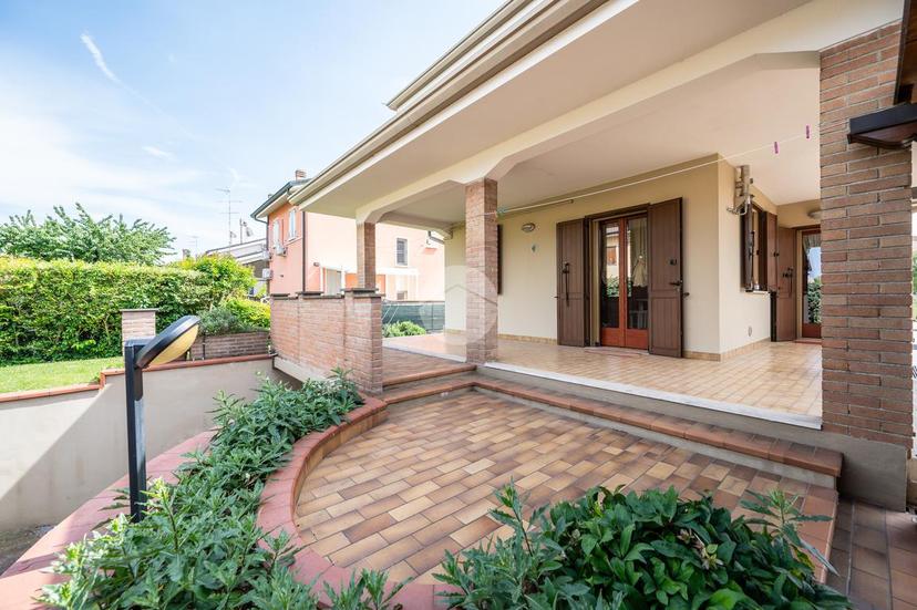 Villa in Via G. Segantini 28, Curtatone — foto 3 di 5