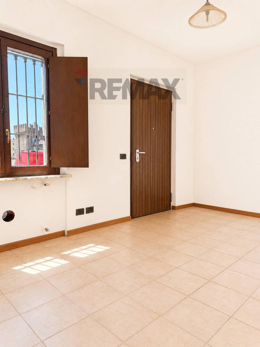 Bilocale in Piazza San Giuseppe 2, Galliate — foto 2 di 5