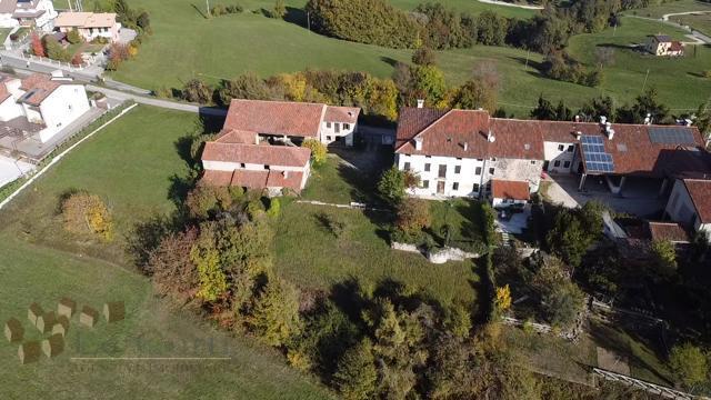 Villa, Brogliano — foto 4 di 5