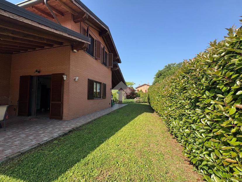 Villa in Via S. Rocco 4, Zeccone — foto 4 di 5