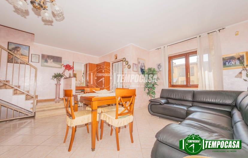 Villa a schiera in Via Oreste Morandi, Calvignasco