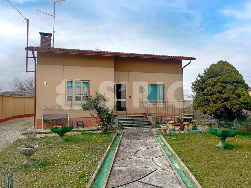 Villa unifamiliare in Via Codroipo, Castions di Strada — foto 3 di 5