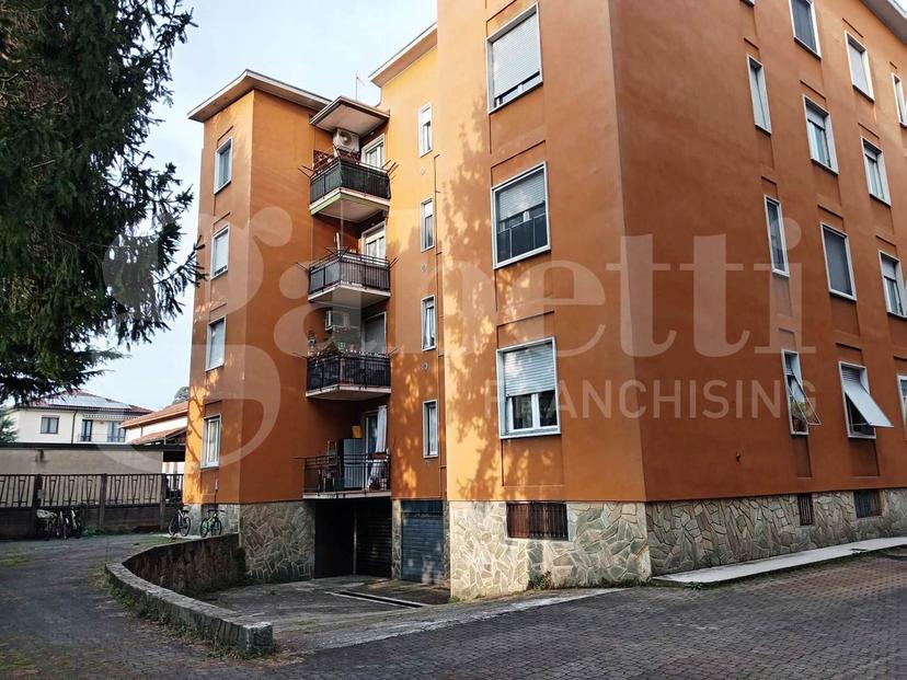 Trilocale in Via Cavour 19, Biassono