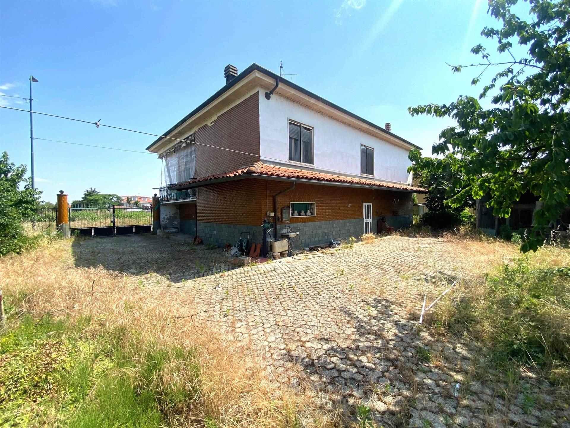 Villa in Via Silvio Pellico, Caresana