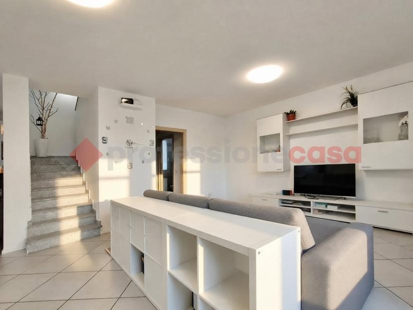 Villa in Via Isonzo , Arona — foto 4 di 5