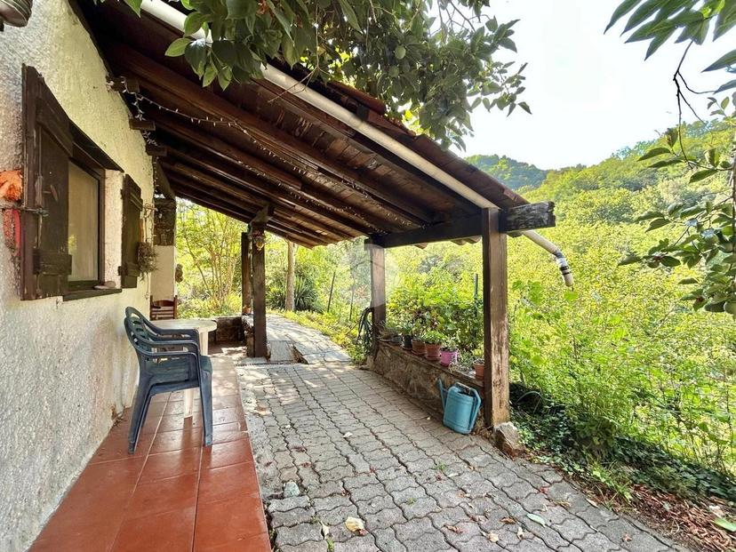 Casa indipendente in Via S. Bartolomeo del Bosco 107, Savona — foto 2 di 5