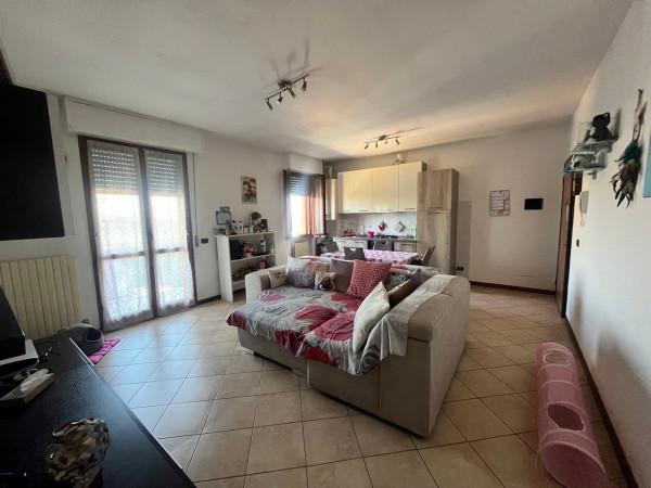 Trilocale in Via Famiglia Rossi, Gualtieri — foto 2 di 5