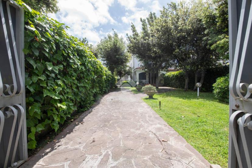 Villa in Via Fiorenzuola di Focara 10, Fiumicino — foto 3 di 5